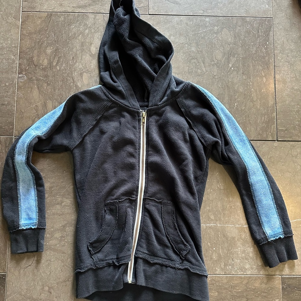 Boys Vintage Havana sweatshirt. Black with blue details.